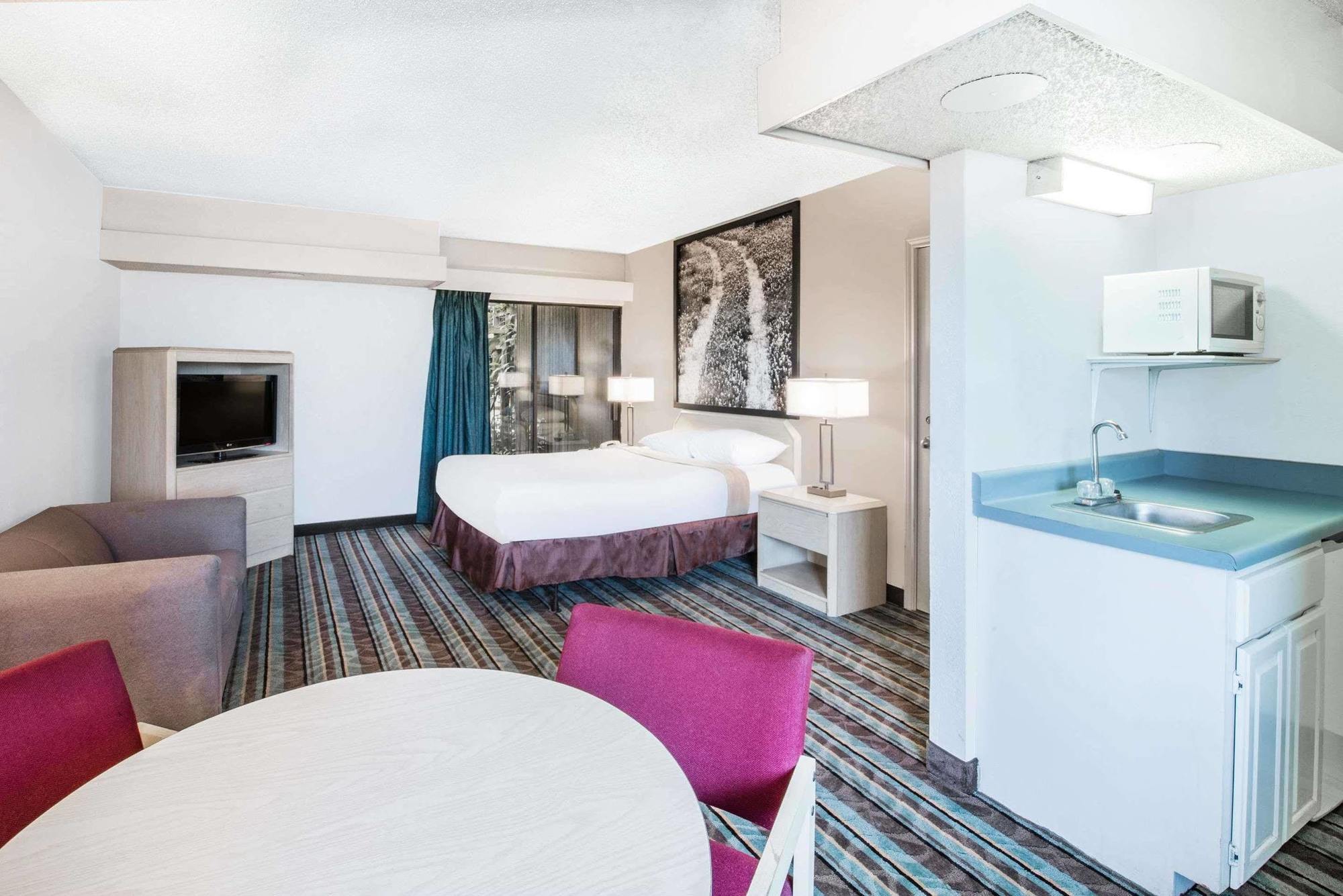Super 8 By Wyndham Ozona Hotel Bagian luar foto
