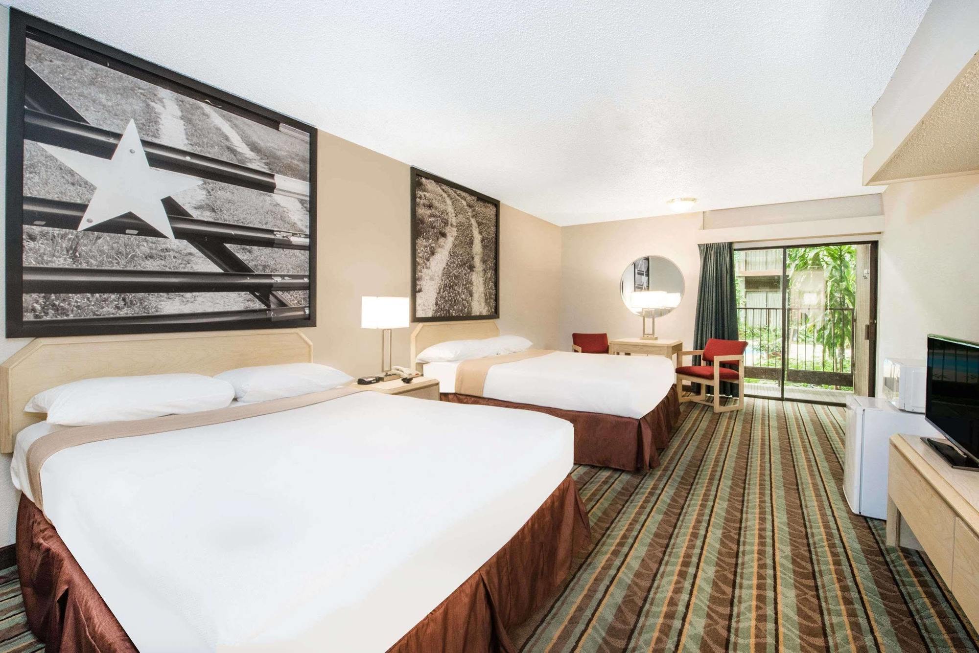 Super 8 By Wyndham Ozona Hotel Bagian luar foto