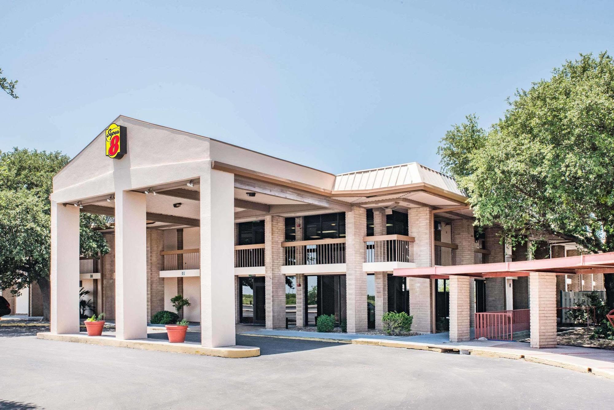 Super 8 By Wyndham Ozona Hotel Bagian luar foto